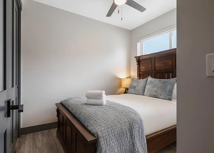 New Cozy 1Br Condo W/ Balcony & Purgatory Views